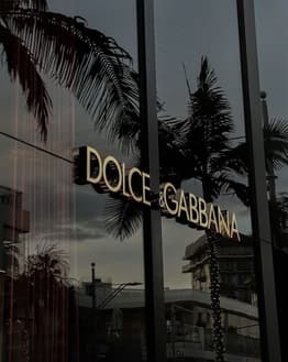 Dolce & Gabbana-inspired Apple Watch face featuring the iconic storefront with palm trees and sunset reflections