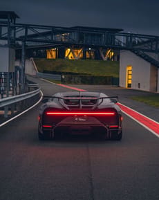 🏁 Bugatti Chiron Rear View Apple Watch face - Cars