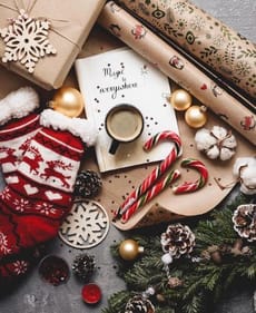 🎁 Festive Holiday Charm Apple Watch face