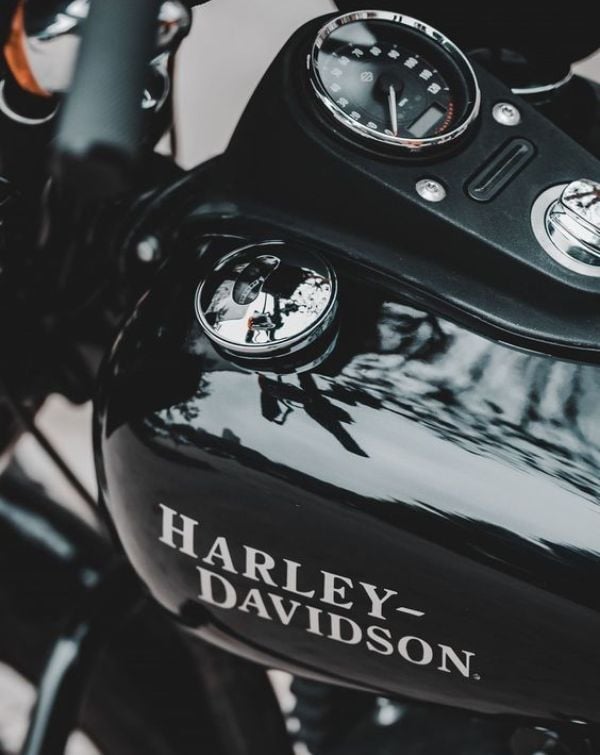 🏍️ Sleek Harley-Davidson watch face