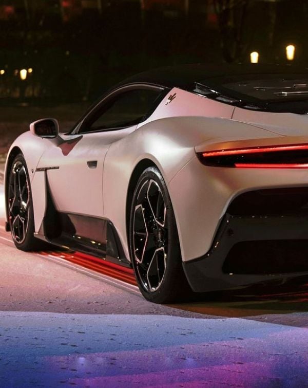 🏎️ Supercar Rear View watch face