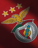 SL Benfica crest featuring a golden eagle, three stars, and vibrant red background, displayed on a watch face